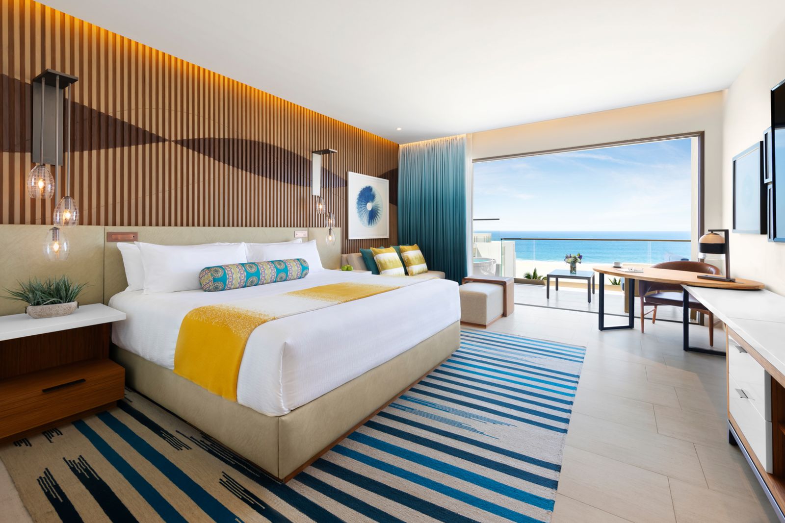 HRHLC_DELUXE_PLATINUM_KING_OCEAN_VIEW